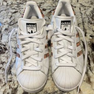Adidas size 7 cheetah stripe